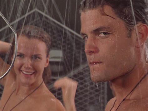 starship troopers shower scene|Starship Troopers: Why The Shower Scene Is So。